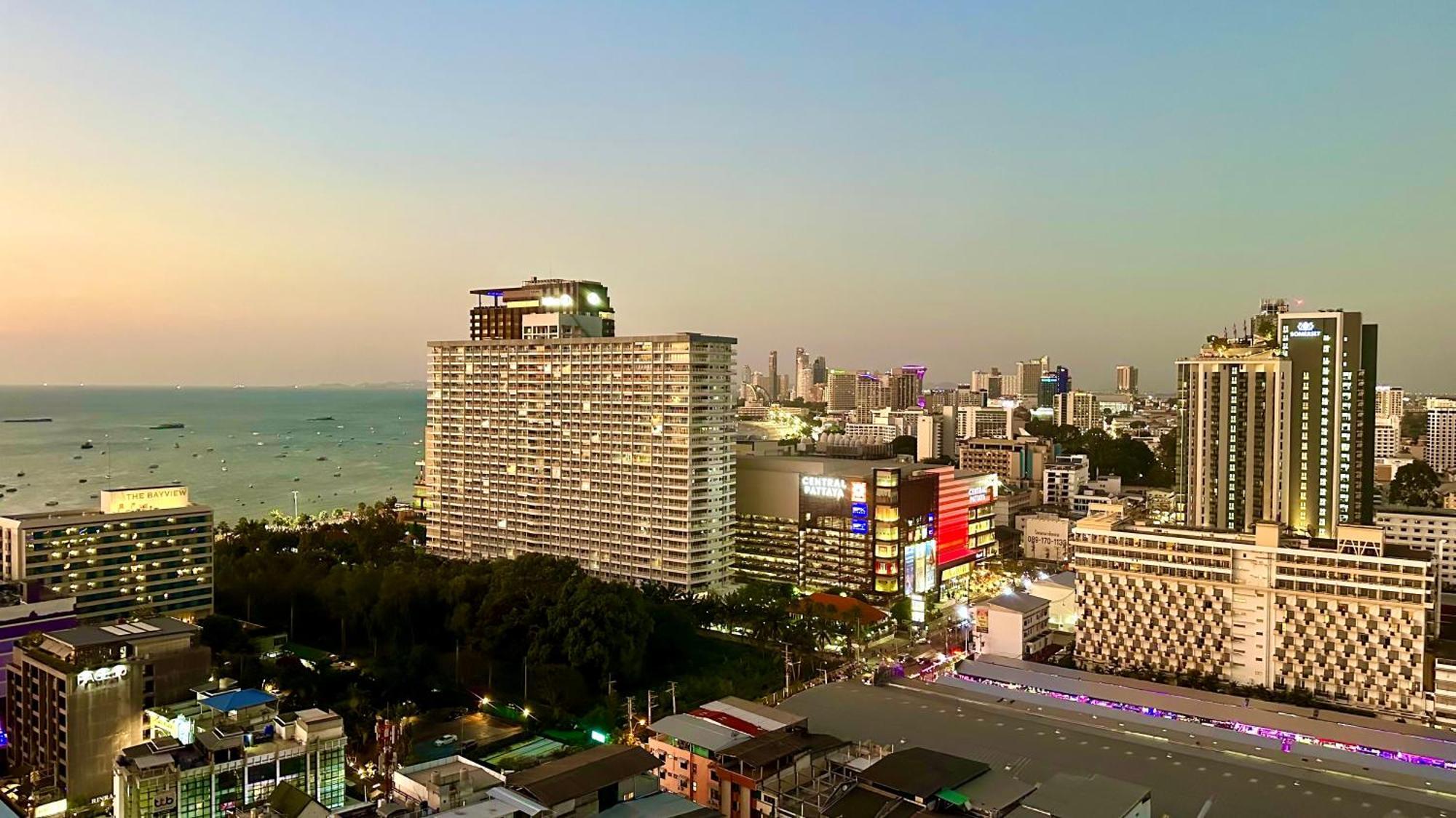 Sea View Pattaya Beach @The Base Central Pattaya Buitenkant foto